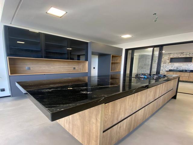 Casa em condomínio para Venda em São José dos Campos - 2